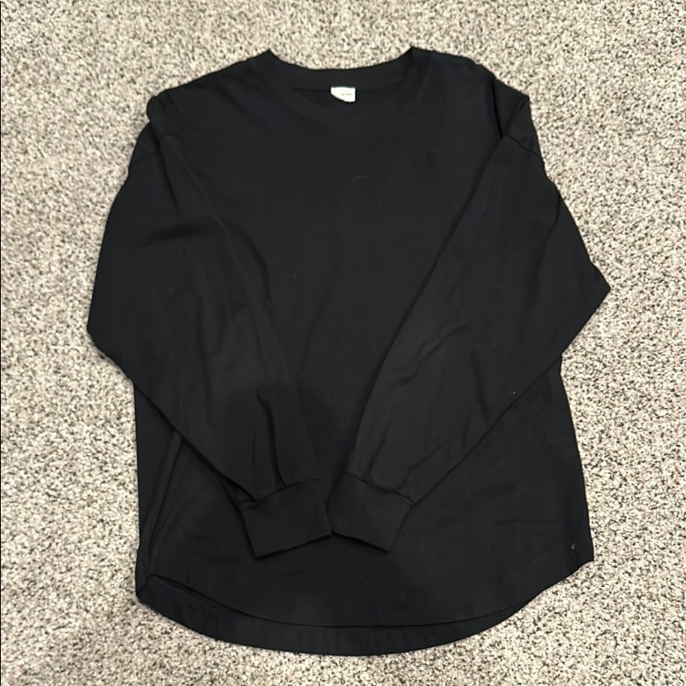 Woman’s Black Aritzia Long Sleeve Shirt